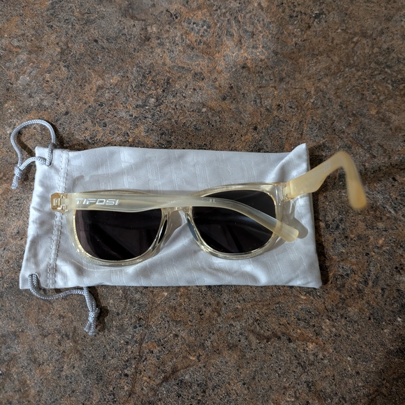 Tifosi Swank Sunglasses - Picture 3 of 4
